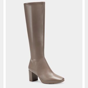 Aerosols Micah Boot in Taupe, Size 8.5 NWT